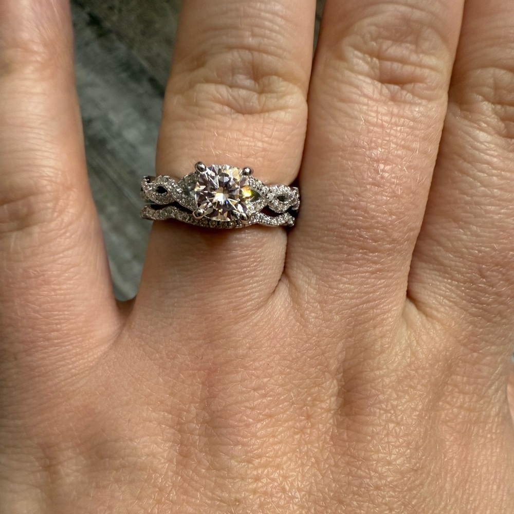 925 Moisanite - Elegant Silver Women's Ring Set - Size 7 - Engagement or Wedding